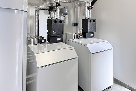 Zwei Inneneinheiten der Biblock-Wärmepumpen